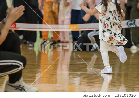 [Nursery school sports day obstacle course] 135101020