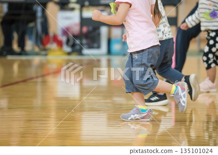 [幼兒園運動會障礙賽] 135101024