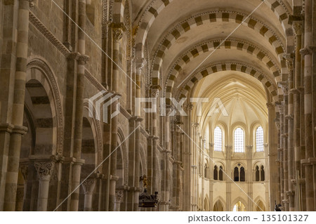 Vezelay Basilica Sainte Marie Madeleine Romanesque architecture interior 135101327
