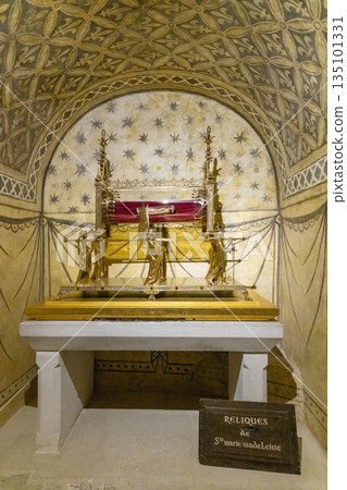 Sainte Marie Madeleine reliquary in Vezelay crypt 135101331