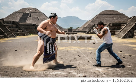 在墨西哥金字塔遺址，一位相撲選手與一位拳擊手對決。 135102102