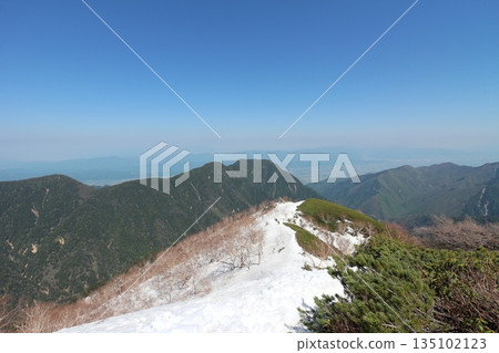 The ridge of Mount Tsurugidake in the Northern Alps 135102123