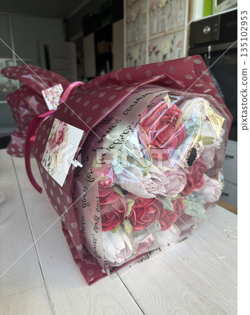 Marshmallow bouquet. Marshmallow flowers of different colors. The work of a marshmallow manufacturer entrepreneur. Marshmallow bouquet. Marshmallow flowers of different colors. The work of a marshmallow manufacturer entrepreneur. 135102953