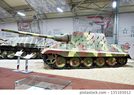 Jagdtiger German casemate heavy tank destroyer 135103012