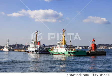 The tugboat fleet on service at Moji port in Kitakyushu, Japan. 135103444