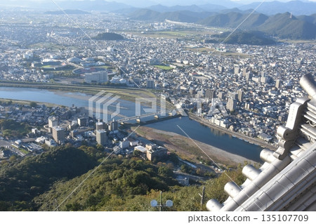 從岐阜城堡的視圖 從岐阜城堡的視圖 135107709