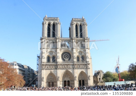 Notre Dame Cathedral, a spiritual center for Parisians 135109880