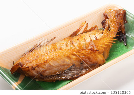 烤紅魚(用海帶和醬油醃製) 烤紅魚(用海帶和醬油醃製) 135110365