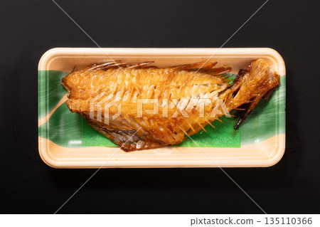 烤紅魚(用海帶和醬油醃製) 烤紅魚(用海帶和醬油醃製) 135110366