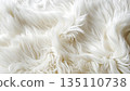 白色蓬鬆的白色皮毛 135110738