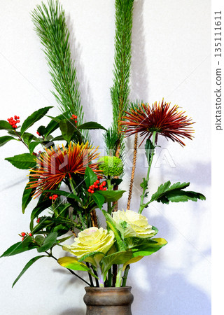 New Year's flowers such as pine, chrysanthemum, and senryo displayed in a vase 135111611