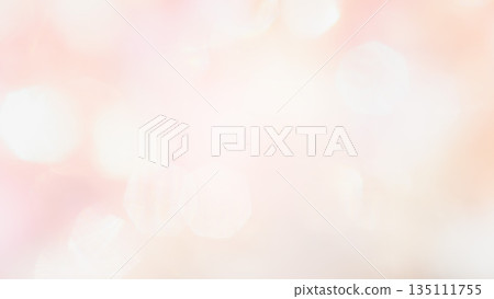 柔和閃亮的背景，淡粉紅色，散景，模糊漸變 135111755