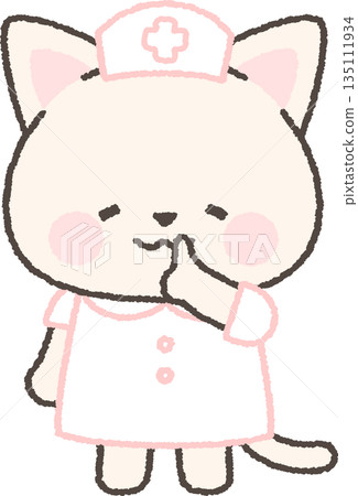 白貓護士舉起手指放在嘴邊 135111934