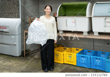 放垃圾的女人 放垃圾的女人 135112760