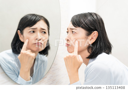 Beauty image of a middle-aged woman who takes care of her skin 135113408