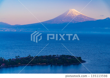 (Shizuoka Prefecture) Mt. Fuji over the sea from Osezaki 135113598