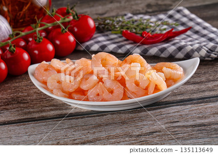 Marinated peeled pink cocktail prawns Marinated peeled pink cocktail prawns 135113649