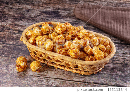 Sweet crunchy popcorn with caramel Sweet crunchy popcorn with caramel 135113844