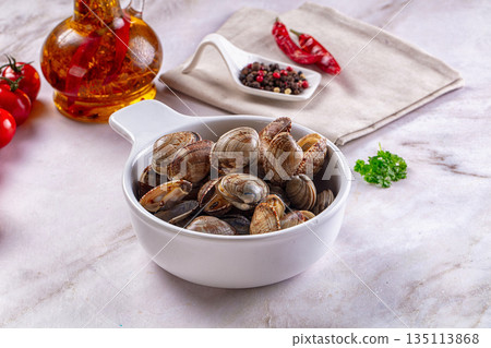 Steamed vongole clams with spices Steamed vongole clams with spices 135113868