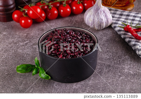 Raw dry red beans heap Raw dry red beans heap 135113889