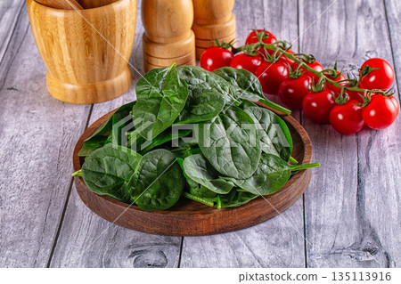 Green spinach leaves heap in the bowl Green spinach leaves heap in the bowl 135113916