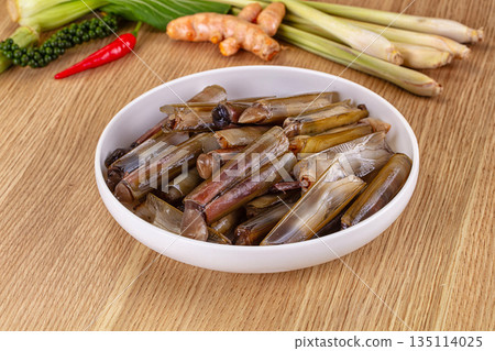 Fresh raw razor fish mollisc Fresh raw razor fish mollisc 135114025