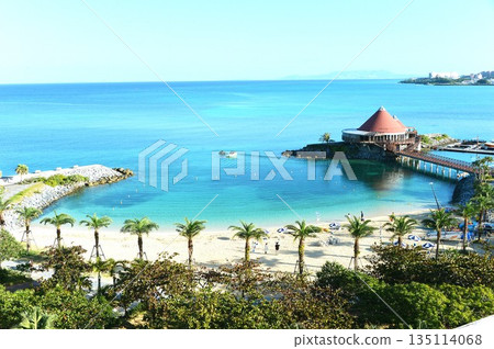 The sea of Okinawa seen from a hill 135114068