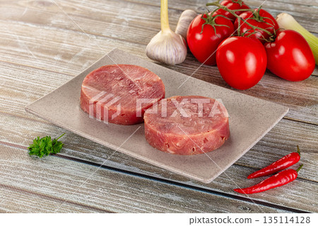 Raw round tuna fish fillet 135114128