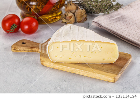 Soft brie cheese with mold Soft brie cheese with mold 135114154