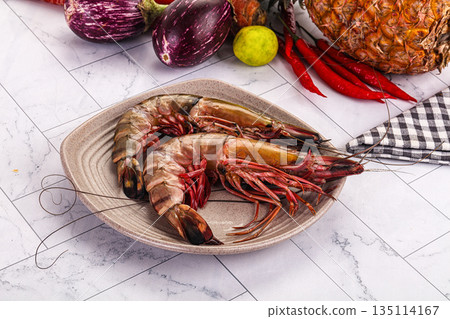 Raw Jumbo king tiger prawns Raw Jumbo king tiger prawns 135114167