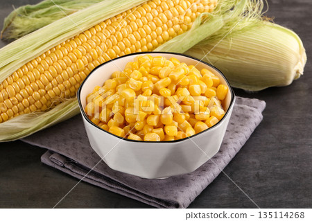 Canned sweet young corn grain Canned sweet young corn grain 135114268