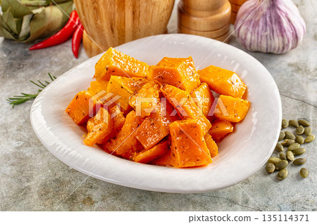 Vegan cuisine - baked pumpkin with herbs 135114371