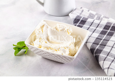 Chream cheese in the bowl 135114523