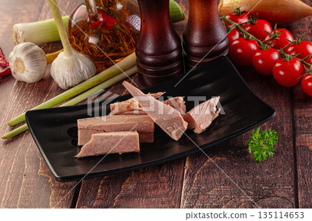 Canned tuna fish fillet pieces 135114653
