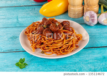 Italian spaghetti with beef meatballs 135114672