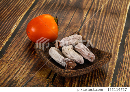 Dry sweet ripe persimon fruit Dry sweet ripe persimon fruit 135114737