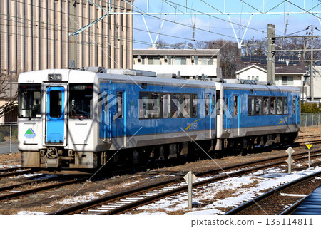 兩輛目前處於封存狀態的Kiha 101型柴油動車組運行於阿塔塞線。 兩輛目前處於封存狀態的Kiha 101型柴油動車組運行於阿塔塞線。 135114811