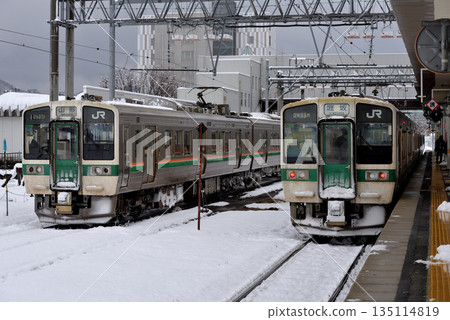 山形線719系5000系地方列車 135114819