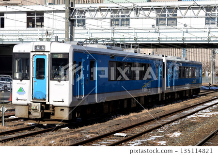 兩輛目前處於封存狀態的Kiha 101型柴油動車組運行於阿塔塞線。 兩輛目前處於封存狀態的Kiha 101型柴油動車組運行於阿塔塞線。 135114821
