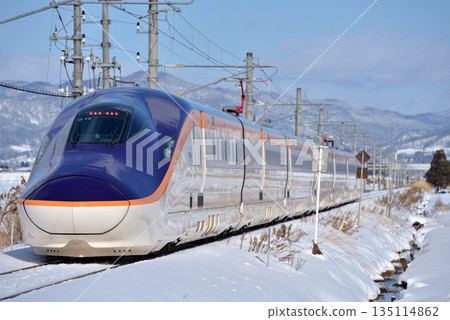 山形新幹線E8系G15編隊翼127號 135114862