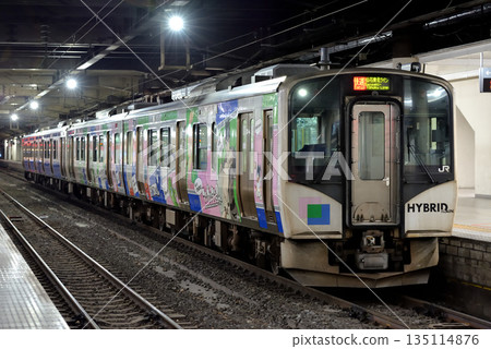 仙石東北線 HB-E210 系列快速列車(4 節車廂) 仙石東北線 HB-E210 系列快速列車(4 節車廂) 135114876
