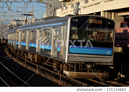 205系和3100系地方列車運行於仙石線 135114882