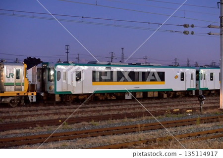 基哈110系列柴油動車組停放在院內 135114917