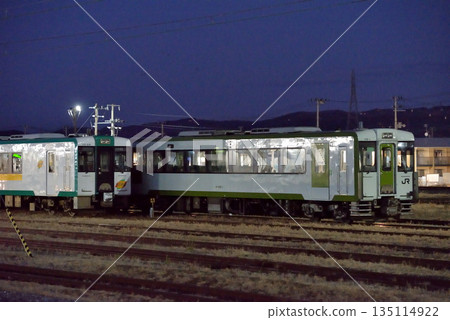 基哈110系列柴油動車組停放在院內 135114922