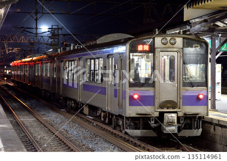 Tohoku Line 701 series local train (4 cars) 135114961