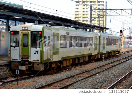 北上線 Kiha 100 系列普通列車(2 輛) 北上線 Kiha 100 系列普通列車(2 輛) 135115027