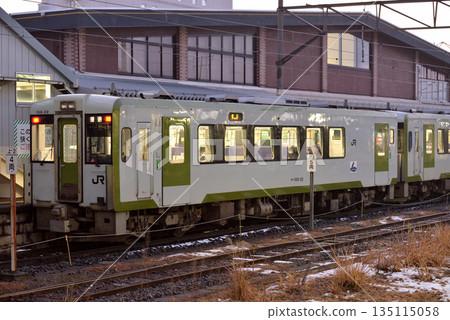 釜石線 紀波 100 系列普通列車 釜石線 紀波 100 系列普通列車 135115058