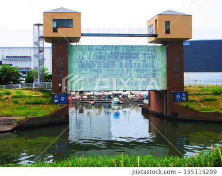 埼玉縣河口市芝川碼頭芝川碼頭水閘景色 埼玉縣河口市芝川碼頭芝川碼頭水閘景色 135115209