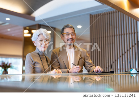 老年夫婦旅行。照片由伊藤綠葉提供。 135115241