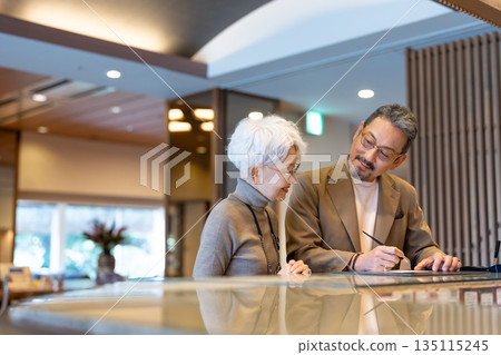 老年夫婦旅行。照片由伊藤綠葉提供。 135115245